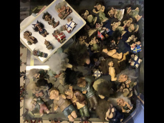 Iso joukko röllipeikkoja