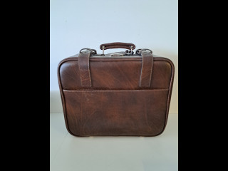 Vanha Finnairin nahkalaukku