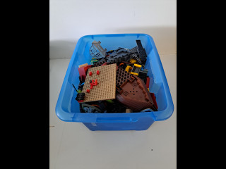 Laatikollinen legoja