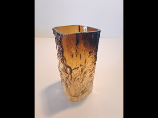 Kumelan maljakko, Kaj Blomqvist signeerauksella