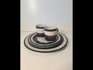 Arabian Kaira isot mukit ja 3 eri kokoista lautasta