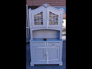 Vitriinikaappi, täyspäinen fasettihiotut ruutuikkunat