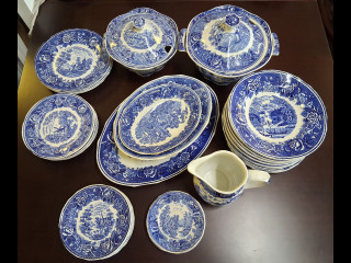 Arabia maisema astiasto 48 ehjää osaa.