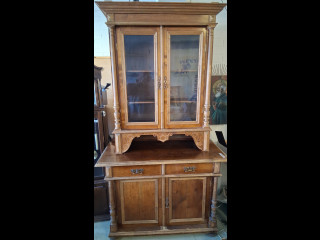 Uusrenessanssi kaappi 1900 luvun alku