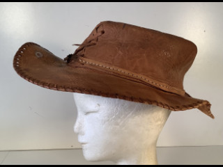 Nahkahattu, saatu Irwin Goodmannilta