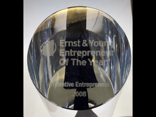 Ernst&young Entrepreneur of the Year 2008. Lasipysti, korkeus 16 cm