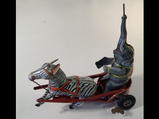 Peltinen Mekaaninen Sirkuslelu