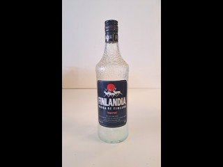 Tapio Wirkkalan suunnittelema Finlandia vodkapullo