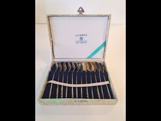 Hopeiset aterimet emalikoristeluin, Korealaista vintagea