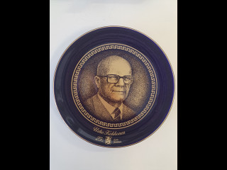 Arabian Urho Kekkonen lautanen laatikossaan