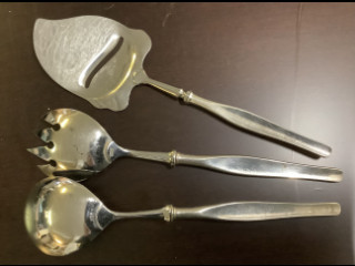 Hopeakahvaiset ottimet ja juustohöylä