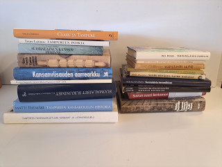 Erä kirjoja, mm. Tampereen historiaa ja suomalaista kansanperinnettä