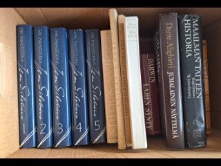 Kirjoja mm. Tavastjerna Jean Sibelius kirjoja, Dante Jumalainen näytelmä, Maailman taiteen historia ym