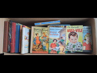 Laatikollinen vanhoja hyväkuntoisia lastenkirjoja