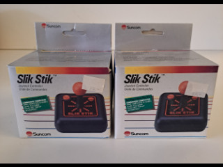 Kaksi käyttämätöntä joystickia vintage/keräily