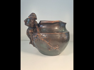Upea Art nouveau- tyylinen saviruukku naisfiguurilla