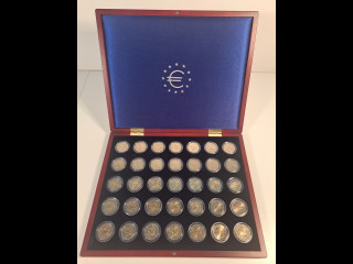 2€ kolikoiden keräilysetti, yhteensä 35kpl kolikoita