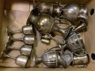 Laatikollinen metalliastioitaj
