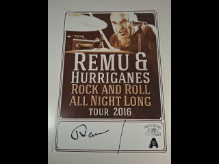 Hurriganes juliste Remun signeerauksella