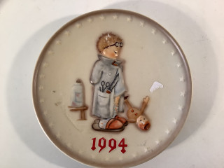 Käsinmaalattu vuosilautanen 1994