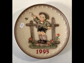 Käsinmaalattu vuosilautanen 1995