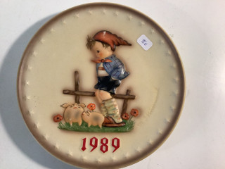 Käsinmaalattu vuosilautanen 1989
