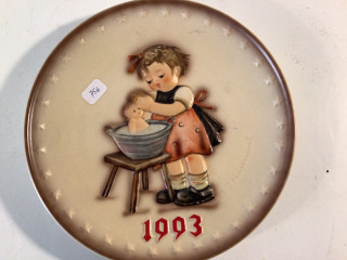 Käsinmaalattu vuosilautanen 1993