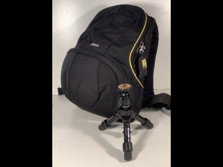 Nikon reppu ja Slik minijalusta